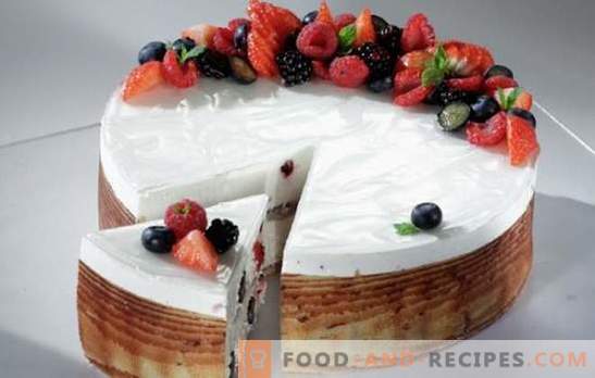 Gâteau aux baies avec lait caillé, gelée, crème protéinée. Les secrets du délicieux gâteau aux baies à base de génoise et de pâte sablée