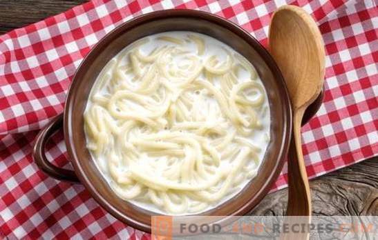 Soupe au lait dans la mijoteuse - le goût de l’enfance. Recettes de soupes de produits laitiers dans une mijoteuse avec des pâtes, des pâtes, du riz