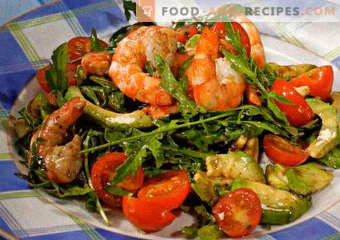 Salade aux crevettes et au saumon - les bonnes recettes. Salade de cuisine rapide et savoureuse avec crevettes et saumon.
