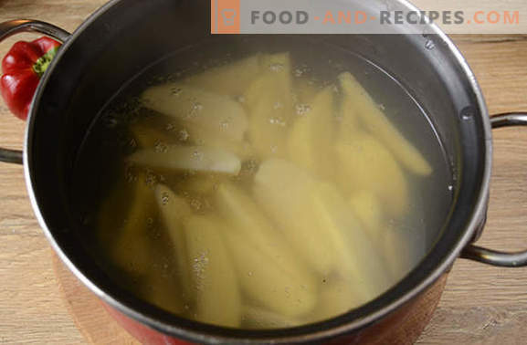 Poulet cuit au four avec pommes de terre: une recette photo étape par étape. Nous faisons un poulet avec des pommes de terre, du poivre et des champignons - un effort minimum, un résultat délicieux!