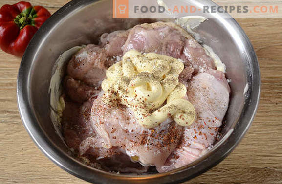 Poulet cuit au four avec pommes de terre: une recette photo étape par étape. Nous faisons un poulet avec des pommes de terre, du poivre et des champignons - un effort minimum, un résultat délicieux!