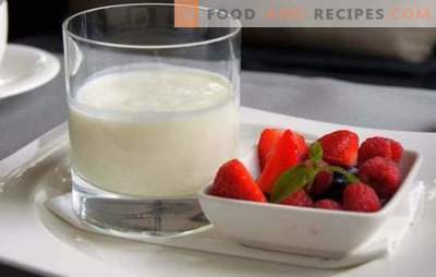 Le plus intéressant et utile des yaourts au lait faits maison. Une bonne habitude est de faire cuire le kéfir fait maison à partir de lait