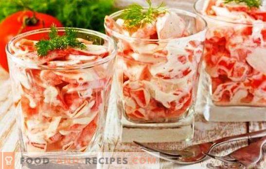 Salade avec des bâtonnets de crabe, des tomates et du fromage - un goût fabuleux! Recettes de différentes salades avec des bâtonnets de crabe, des tomates et du fromage