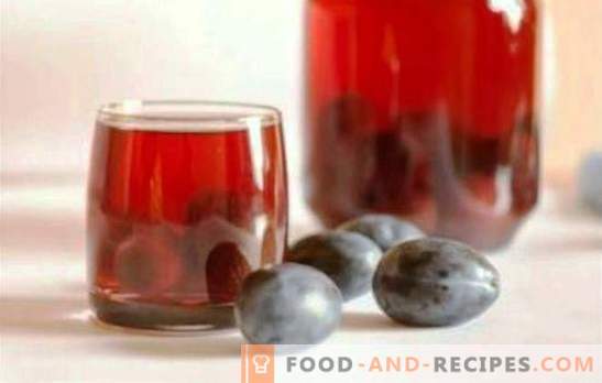 La compote de prunes et de raisins est une boisson saine toute l’année. La compote parfumée de prunes et de raisins ne se produit pas beaucoup