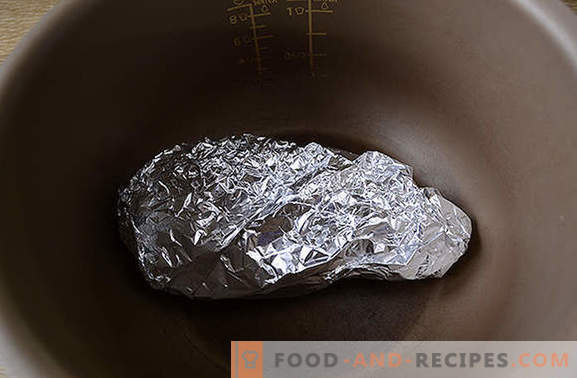 Filet de poulet en papillote dans une mijoteuse: un plat riche en protéines et faible en calories. Diversifier régime - cuire le sein dans du papier d'aluminium dans une mijoteuse!