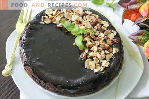 Gâteau au chocolat avec glaçage au chocolat et noisettes