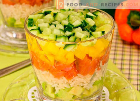 Salade en couches avec du saumon - les bonnes recettes. Salade cuite rapidement et savoureuse en couches avec du saumon.