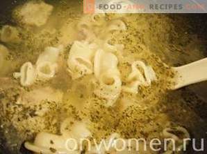 Soupe aux pâtes, pommes de terre et viande