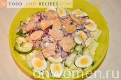 Salade avec foie de morue et oeufs de caille