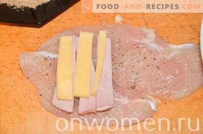 Roulés de poulet au jambon et au fromage dans une casserole