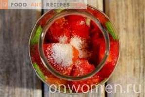 Salade de tomates et concombres pour l'hiver