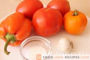 Tomates aux poivrons et à l'ail pour l'hiver