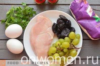 Salade au poulet, pruneaux et raisins