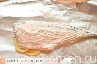 Mackerel baked with sour cream and spices