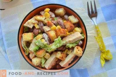 Salade de haricots, craquelins, maïs et poulet