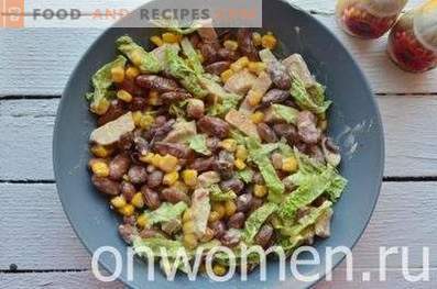 Salade de haricots, craquelins, maïs et poulet