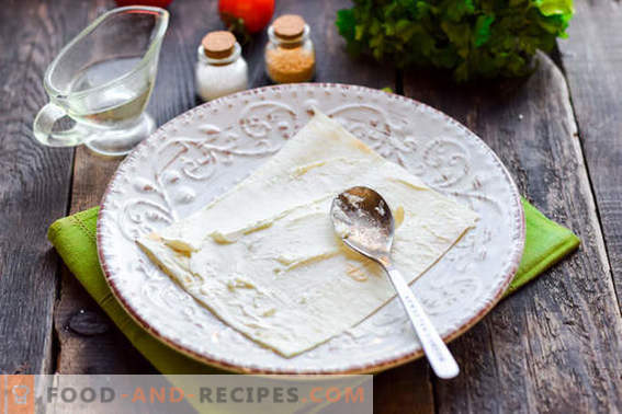 Snack chaud de pita aux saucisses et au fromage: pas diététique, mais savoureuse géniale