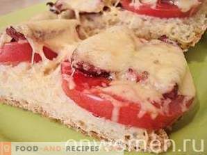 Sandwichs chauds avec tomates et saucisses de chasse