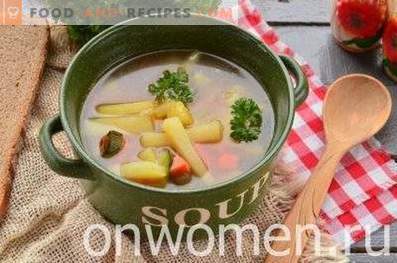 Vegetable soup with zucchini