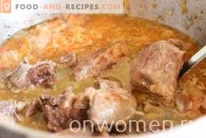 Pilaf d'agneau dans une casserole