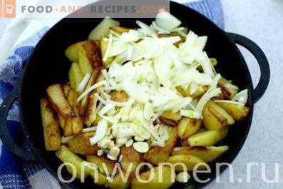 Pommes de terre frites avec oignons, ail et œufs
