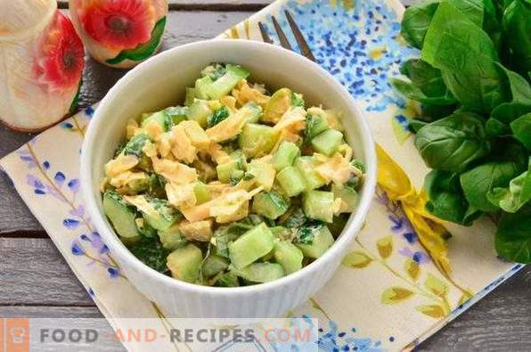 Salade met avocado en komkommer
