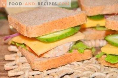 Sandwich au poulet, fromage et légumes