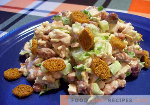 Salade de haricots et craquelins - recettes éprouvées. Comment bien et savoureux salade cuite avec des haricots et des craquelins.