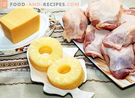 Poulet au fromage: salades et poulet cuits au four avec du fromage.
