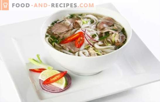 Fo Soup - Plat national vietnamien. Recettes de soupe au poulet, bœuf, poisson, fruits de mer, champignons, nouilles au riz
