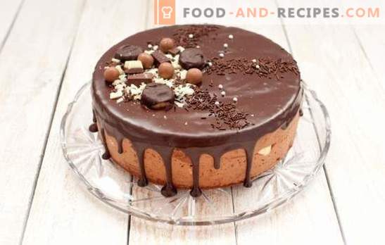Le gâteau Brownie est tout chocolat. Recettes de gâteaux au brownie simples: avec des cerises, du miel, des noix, des pruneaux, au four et à la mijoteuse