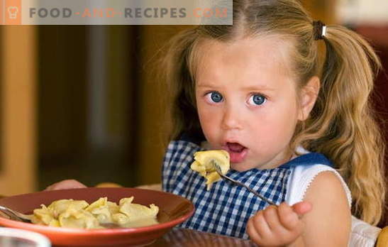 Dumplings pour les enfants - un peu de créativité! Recettes de boulettes de pâte pour enfants: paresseux, avec du fromage cottage, viande, baies, légumes