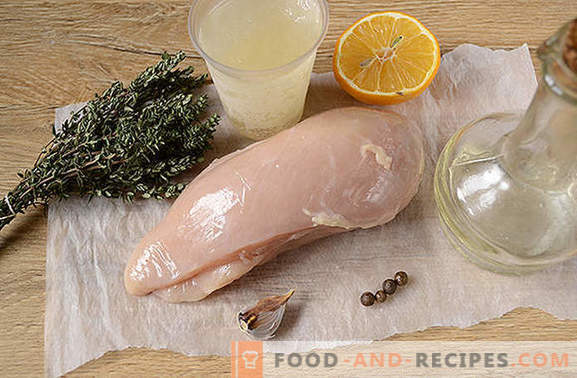 Filet de poulet au thym: laissez-vous surprendre par le nouveau goût du produit habituel! Photo-recette de l'auteur de filet de poulet au thym, ail et citron dans une casserole