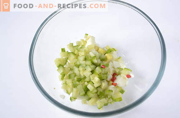 Salade de thon: Une collation riche en protéines. Recette pas à pas, photo-recette de l'auteur, de salade épicée au thon, œufs, fromage