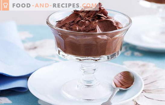 Le mascarpone au chocolat est le meilleur régal pour les amateurs de chocolat. Recettes de desserts au mascarpone au chocolat: simples et complexes